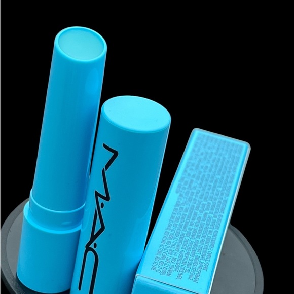 MAC Squirt Plumping Gloss Stick in Nova - Picture 2 of 14